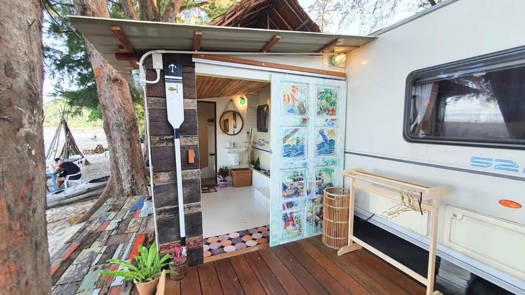 Maliblues Bed & Art Gallery Chumphon Eksteriør billede